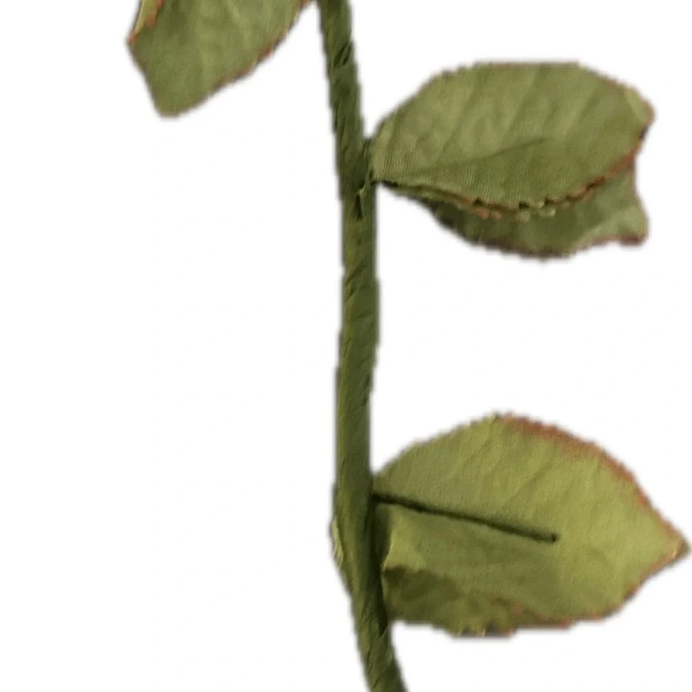 Avon Vintage 2005 Freshwater Pearl Stud Earrings in Red Rose Flower and Box - Picture 4 of 7